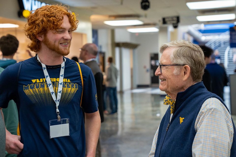 President Gee talking with a student in the Mountainlair.