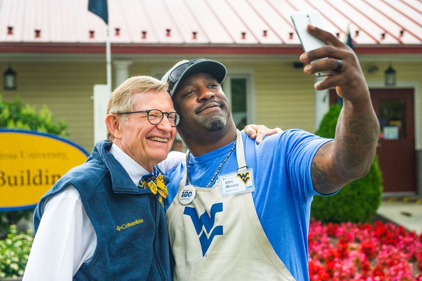 Eric Murphy takes a selfie with President Gee